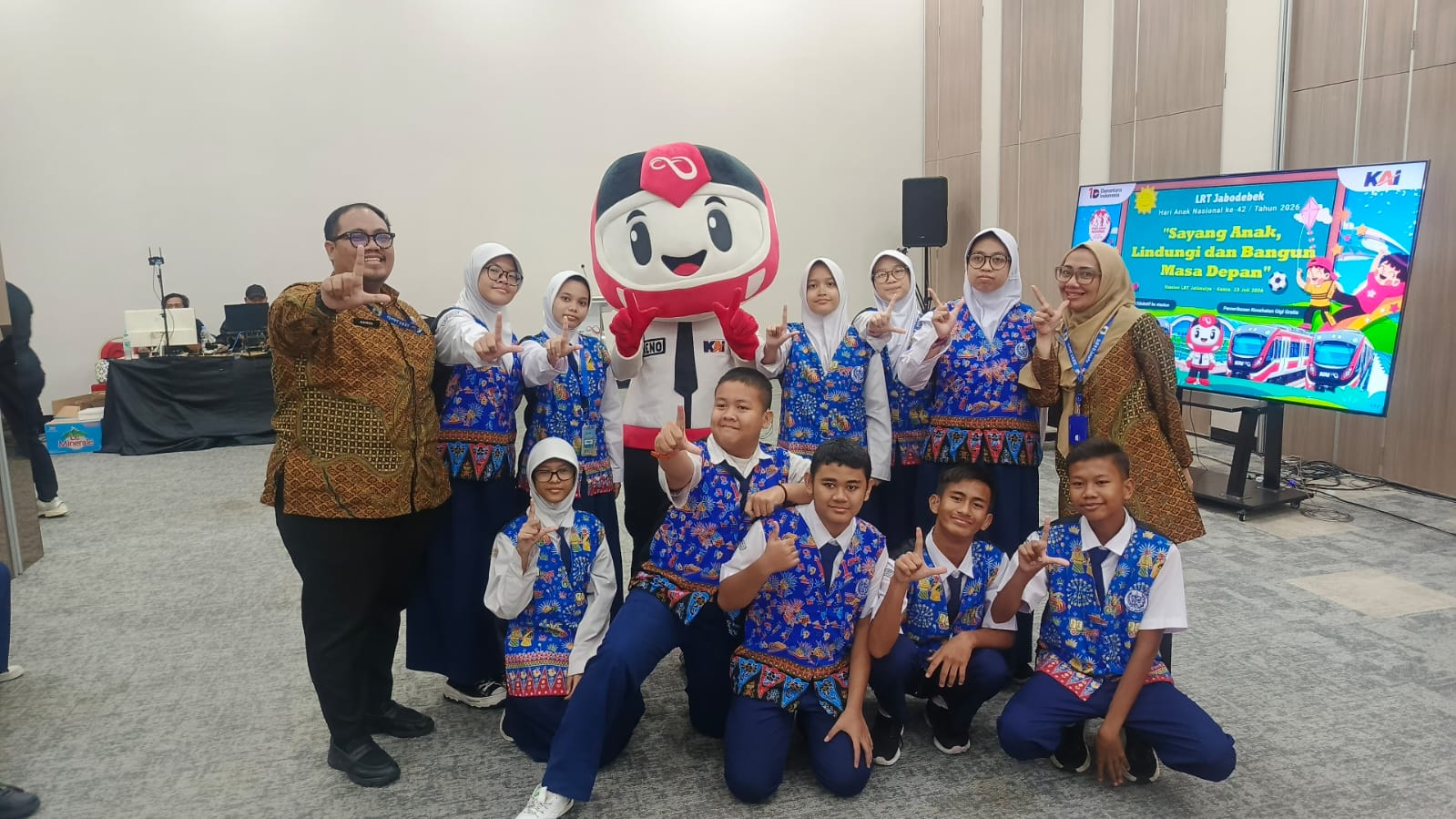Edukasi Transportasi Publik Bersama LRT